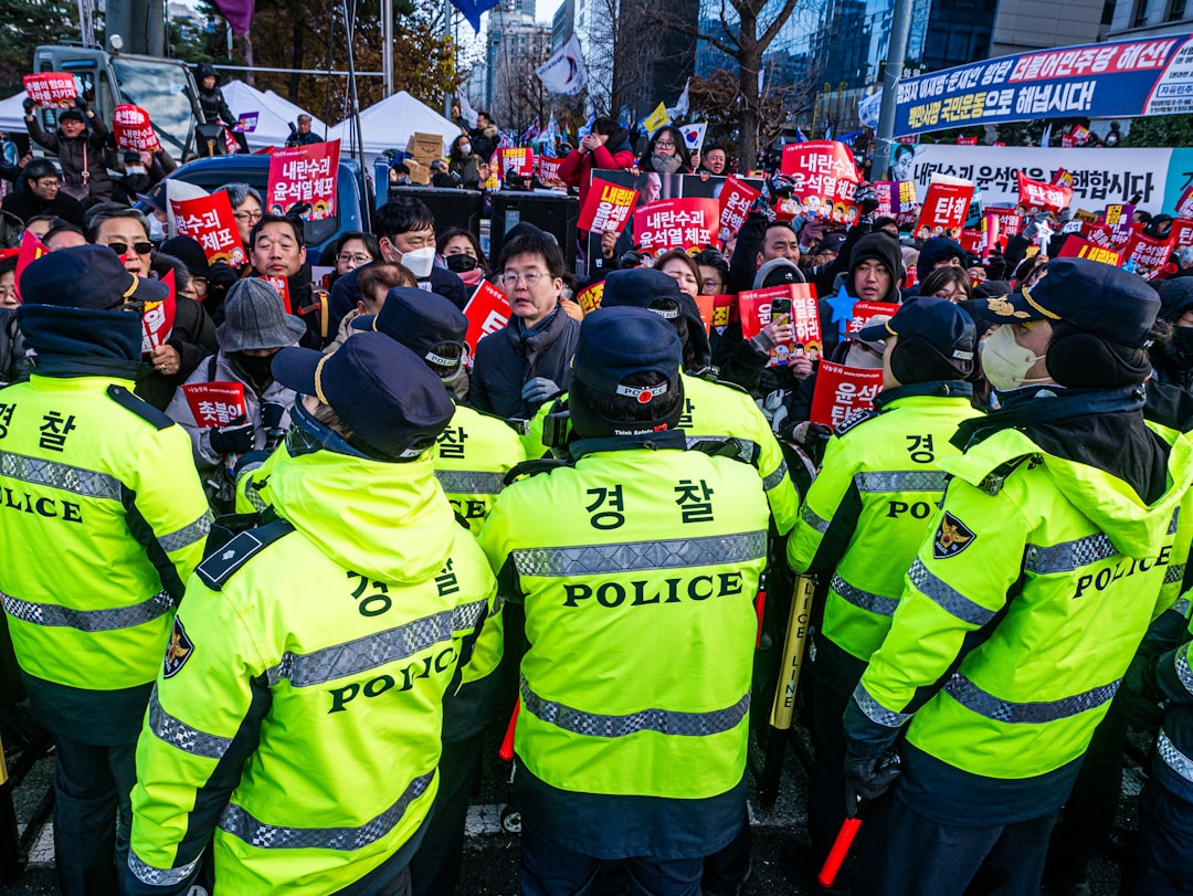 사기 범죄 신고 및 법적 처벌 기준을 나타내는 이미지